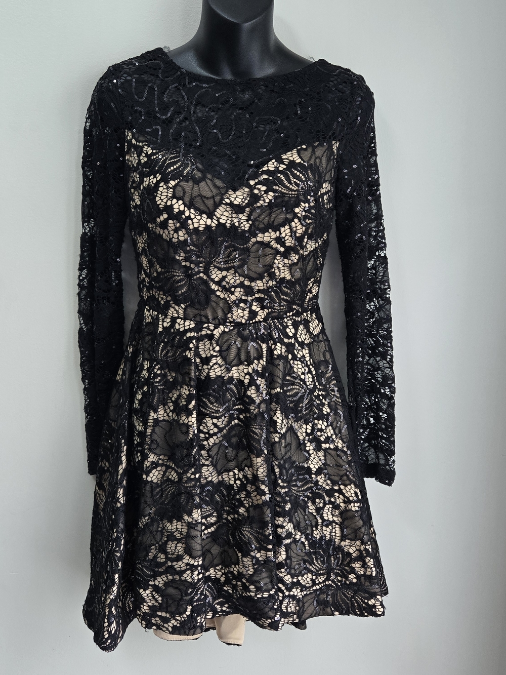 B. Smart Size 5 Juniors Black Lace Lined Open Back Long Sleeve Cocktail Dress